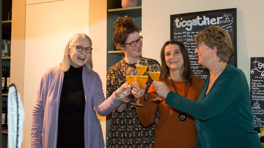 Staffeluebergabe webgrrls Bayern, Foto: Elisabeth Pfahler-Scharf
