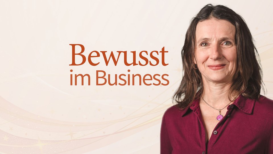 Portrait von Mandy Ahlendorf mit dem Schriftzug „Bewusst im Business“ Podcast